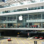 A deslumbrante loja da Apple de dois andares no shopping IFC de Hong Kong realmente brilha à noite. De dia, a loja parece relativamente sem graça e sem graça. (Ou será que sou só eu que penso assim?) Hong Kong, jan/fev de 2012.
