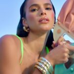 bruna marquezine encanta em evento de moda em paris f s a comparam com ia