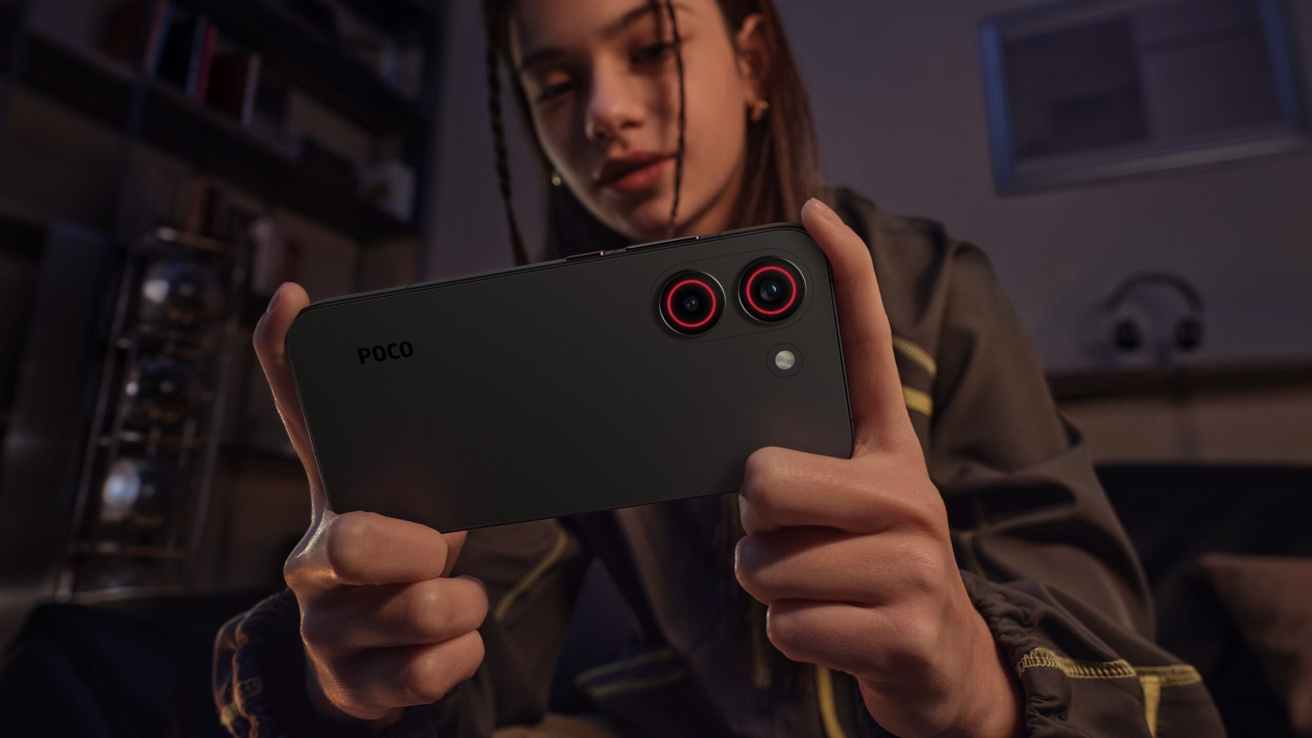 Poco X8s recebe certificação na IMDA e deve ter Snapdragon 7 Gen 4 1 Smartphones da linha Poco X8 da Xiaomi nas cores preta e amarela em imagem oficial de divulgação